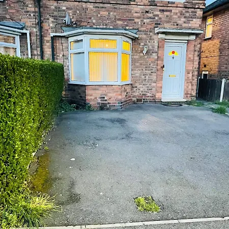3 Bedroom House,close To M6-express Way To Centre
